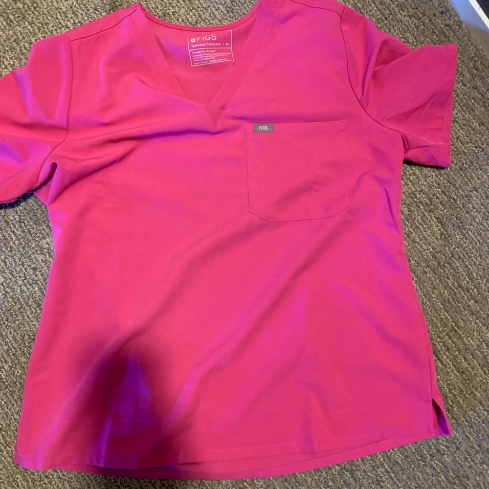 Figs Catarina Scrub Top in Electric Orchid